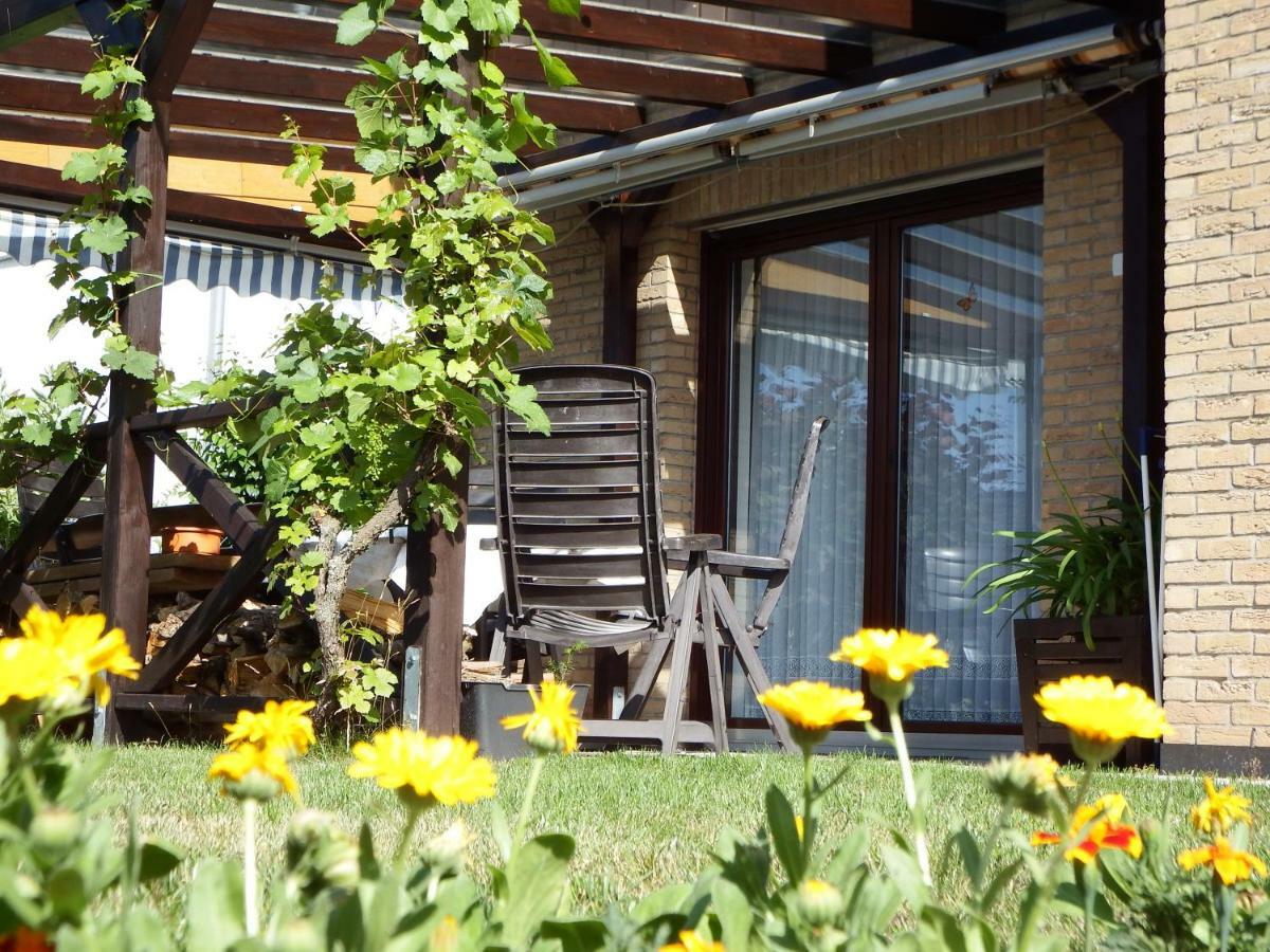 Nette Ferienwohnung Mit Eigenem Eingang Und Sonnenterrasse Idstein Exterior photo
